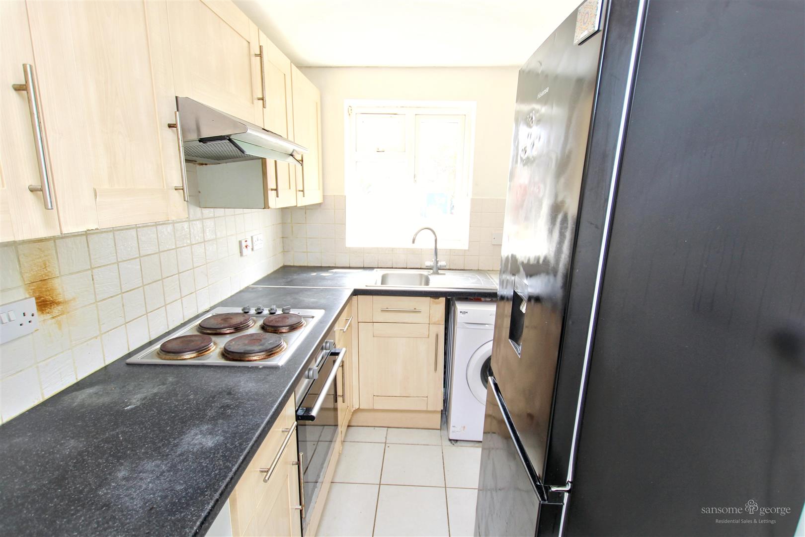 2 bed property in Gainsborough Road, Reading